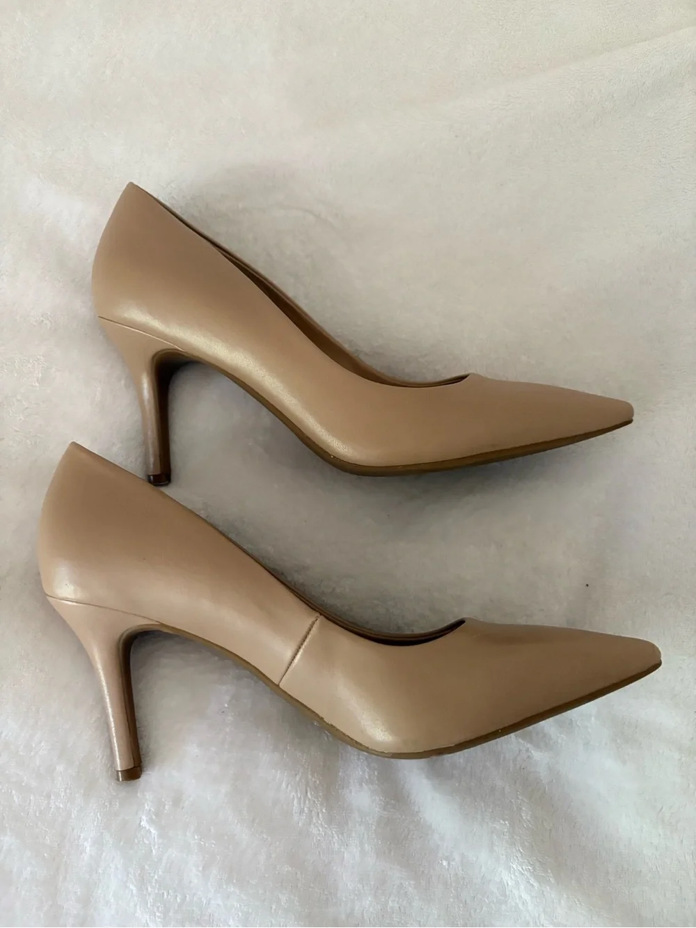 WORN ONCE INC Pointed-Toe Women's Pumps in Beige